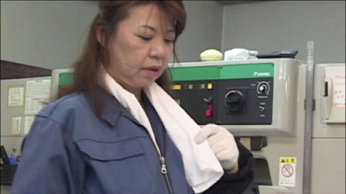 働く熟年おばさん職場で我慢できずに若いチ○ポを貪りまくる！ベスト4時間