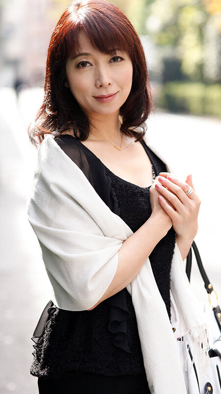 いやらしい六十路はお嫌いですか？ 【人生最後のAV出演】 刹那的に燃え上がる性欲旺盛セックス 膣奥を貫かれ、切なく咲き乱れる初撮り熟女 15人4時間スペシャル3