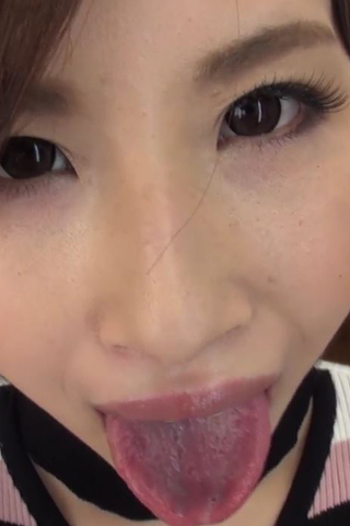 日高結愛ちゃんの舌・口内自撮り 同人動画