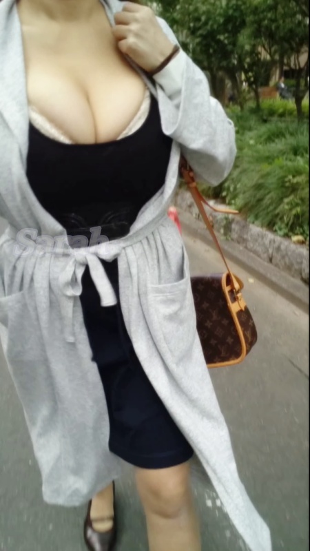 自撮り☆巨乳歩行 同人動画