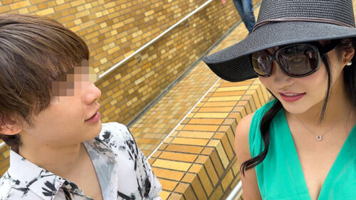 Sunglasses Muscular Busty SARA, 25 - Hollywood H-Cup Supermodel Miraculous Pickup