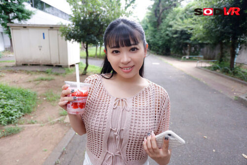 【VR】街でたまたま遭遇した友達のお姉ちゃんが試着室でこっそり密着筆下ろしSEXさせてくれた最高の休日 花柳杏奈