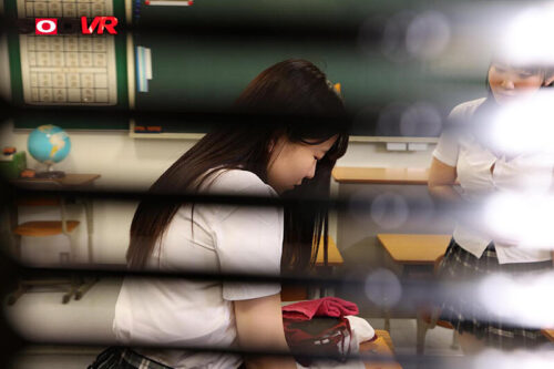 【VR】初VR 柏木こなつ ひょんなことから片思いの同級生と【ロッカーの中で】2人きり！ こんなところでカップル成立？！イチャラブ密着セックス