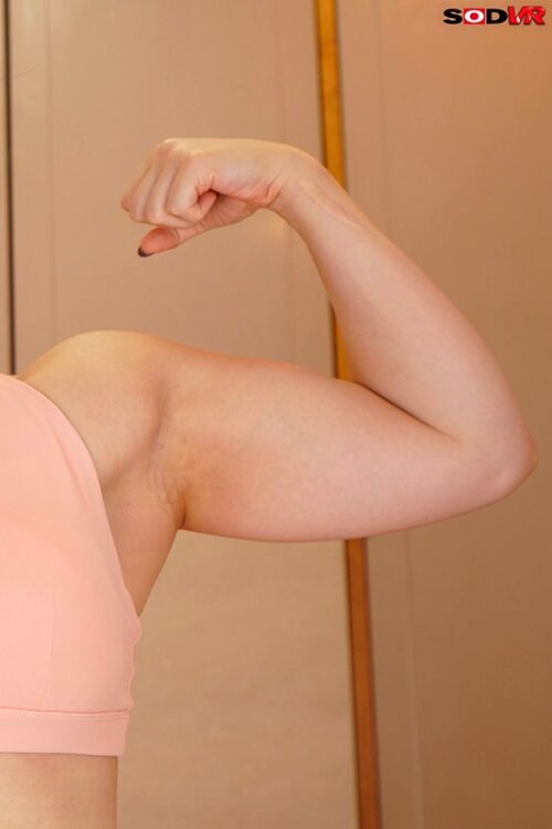 Living with My Muscular, Dominating Girlfriend in VR