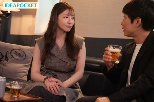 巨乳美人社長のお泊まり会に呼ばれた男社員は必ず夜●いをされ朝まで搾り取られるという噂があるらしい… ひなの花音