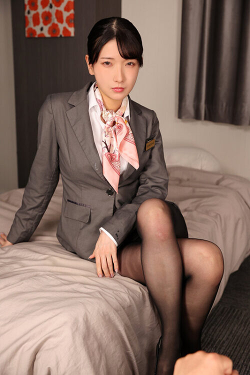 【VR】【8K】罵倒上司仕事でミスをしまくる僕にドS女上司が激怒！追撃睨まれ足コキだけではおさまらず…宮西ひかる