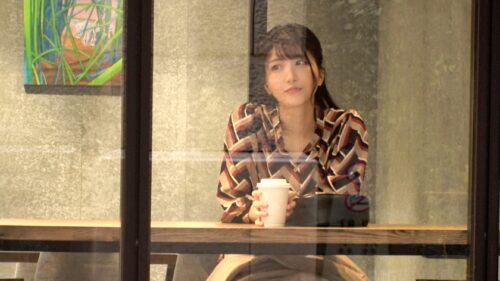 
 「マジ軟派、初撮。 1752 ナンパしてホテルに連れ込んだお姉さん、脱がすとスレンダー美脚の至高ボディ！加えてスベスベプリプリの極上丸尻！顔射で〆る事が多いこのシリーズですが、あまりの美尻っぷりにバック→尻射フィニッシュです♪」