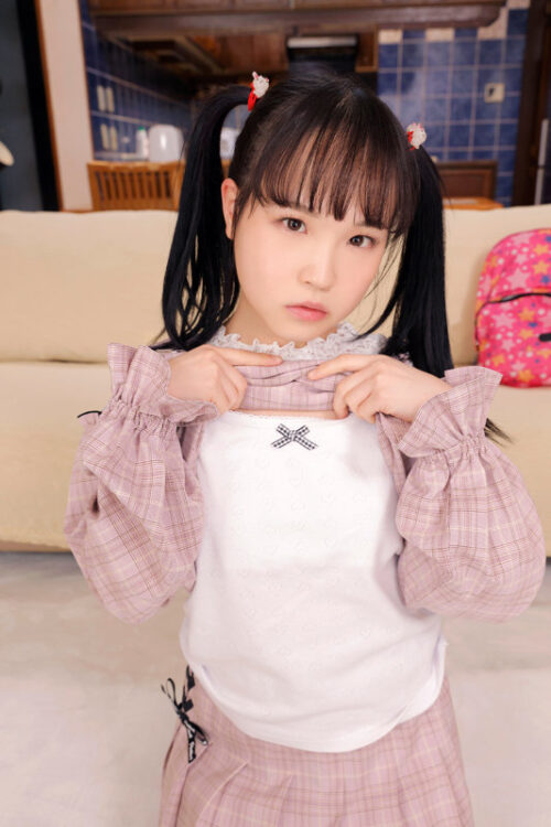 【VR】おとなって、ちょっろーい♪従妹のメスガキララちゃんに完全敗北した僕の1日 工藤ララ