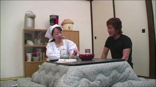 働く熟年おばさん職場で我慢できずに若いチ○ポを貪りまくる！ベスト4時間