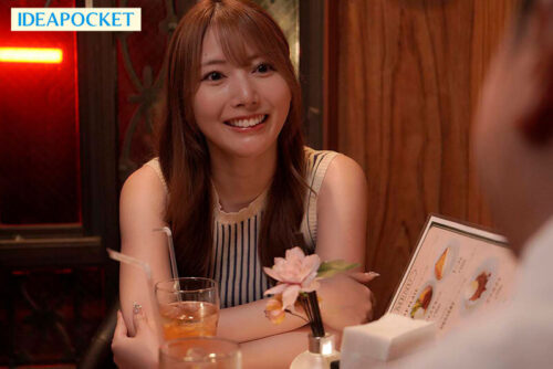 マッチングアプリで会った女性は息子が通う保育園の美人先生…毎朝父親として顔を合わすのに夜は男として中出し不倫する背徳関係 西宮ゆめ