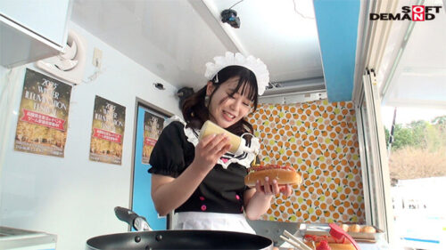 イルミネーションを見に来ていた冬休み中の女子大生さん 「半裸で移動販売してみませんか？」お客さんにバレないよう10分おきに過激になる下半身イジられミッションに耐えられるか！？