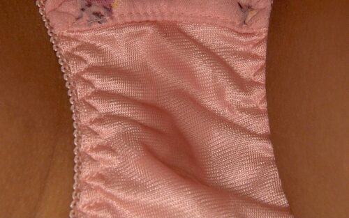 布団の中の密着スローSEX「ナマでもいいから…」敏感な奥さんはねっとり膣奥を突かれ中出しを許してしまう みほ28歳