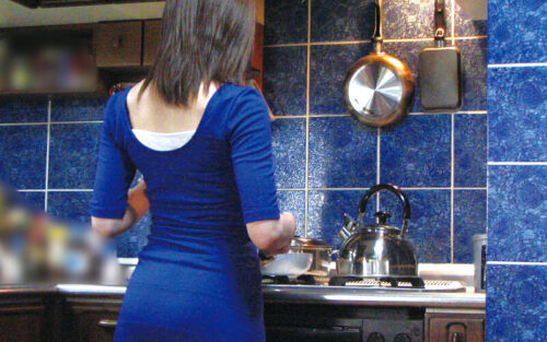 寝取られ妻隠し撮り投稿 愛する妻が他人男の勃起ペ●スを咥えてヤラれてしまう！？5家族2枚組