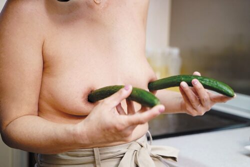 熟女白濁マン汁野菜オナニー 2