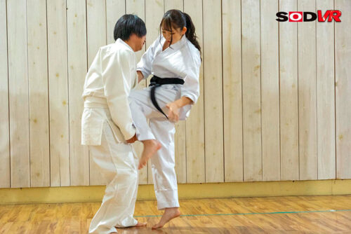 【VR】いつも厳しい空手部の先輩に「マッサージして」とコキ使われ、クリトリス集中刺激したら快楽堕ち！立場逆転！黒帯で拘束して、厳しくシゴいてやった。 羽月うらら