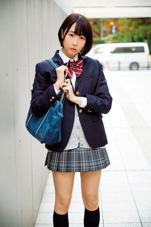 性支配を受け入れる無抵抗な美少女たち～制服と縛り～