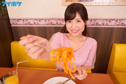 【VR】近所に住むももお姉ちゃんは巨乳をチラつかせ、いっつもエッチな誘惑してボクをからかう。今日もおちょくられるのかと思いきや、まさかセックスに発展するなんて…しかもこんな公共の場所で！！周りの人にバレたらと思うとドキドキするけどギンギンち○ぽは… 桜空もも