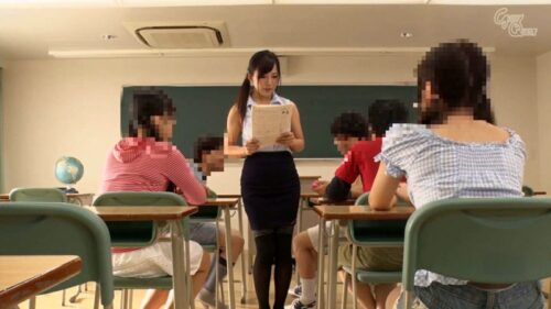 イタズラ好きな生徒たちから潮吹きハラスメントされちゃうかずは先生！ 水川かずは