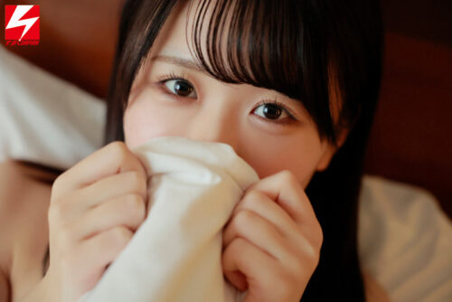 箱の中身はなんだろな？？でついてきた純朴女子大生に生チ○ポを見せつけたらデカチンに興奮しちゃったっぽいので… 恥ずかしがらせ赤面SEX ナマもしちゃった こなつ