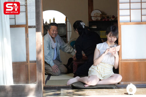 田舎帰省で大嫌いな叔父宅に一人で泊めさせられた姪っ子…手を出してきたロリコンおじさんのキモち●ぽと少女ま●こがまさかの相性抜群！！2日2晩の絶倫汗だく大性交 糸井瑠花