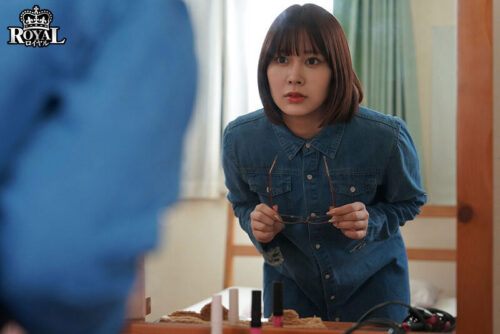 僕の姉は地味で控えめですが、眼鏡を外すと、絶世の美女で我慢できず迫ったら素股からの生挿入で初中出しをさせてくれました。 鳳みゆ