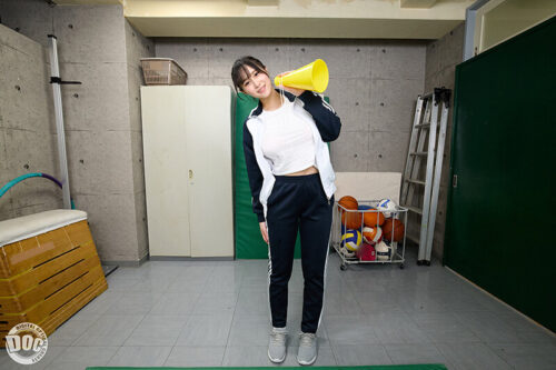 【VR】「先生、あの日の約束覚えてる?」教育実習にやってきたのは、かつて僕に淡い恋心を抱いてくれていた教え子の雨宮だった。あの日と同じ教室で、あの日とは違う続きを… 雨宮ひびき