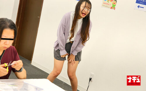 図書館で声も出せず糸引くほど愛液が溢れ出す敏感娘スペシャル 全裸業務で拒めない地味カワ司書に大量ぶっかけ中出し