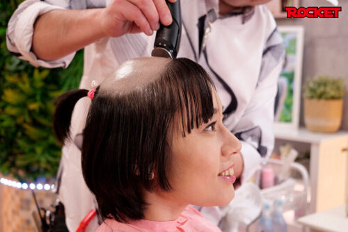 妄想アイテム究極進化シリーズ 無様エロ洗脳アプリスピンオフ ガチ丸坊主編 ~無様なスキンヘッドになる不幸が降りかかり洗脳が進むと羞恥芸も全力でやってしまう女に改変~