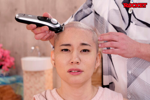 妄想アイテム究極進化シリーズ 無様エロ洗脳アプリスピンオフ ガチ丸坊主編 ~無様なスキンヘッドになる不幸が降りかかり洗脳が進むと羞恥芸も全力でやってしまう女に改変~