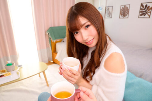 【VR】【8K】ベロが吸い付いて離れない、キス沼に堕ちる初体験!年上彼女のとろ甘ベロキスに優しく沼堕ちさせられる 逢沢みゆ