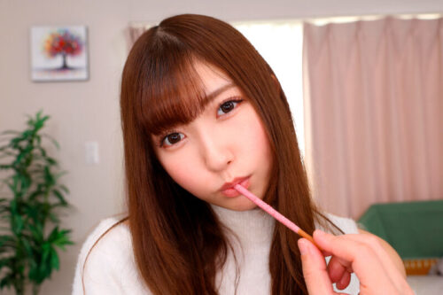 【VR】【8K】ベロが吸い付いて離れない、キス沼に堕ちる初体験!年上彼女のとろ甘ベロキスに優しく沼堕ちさせられる 逢沢みゆ