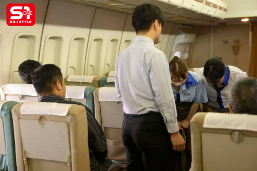 ファーストクラスの富裕層オヤジが上玉キャビンアテンダント発見！難癖つけてチ●ポの世話まで至れり尽くせりww miru