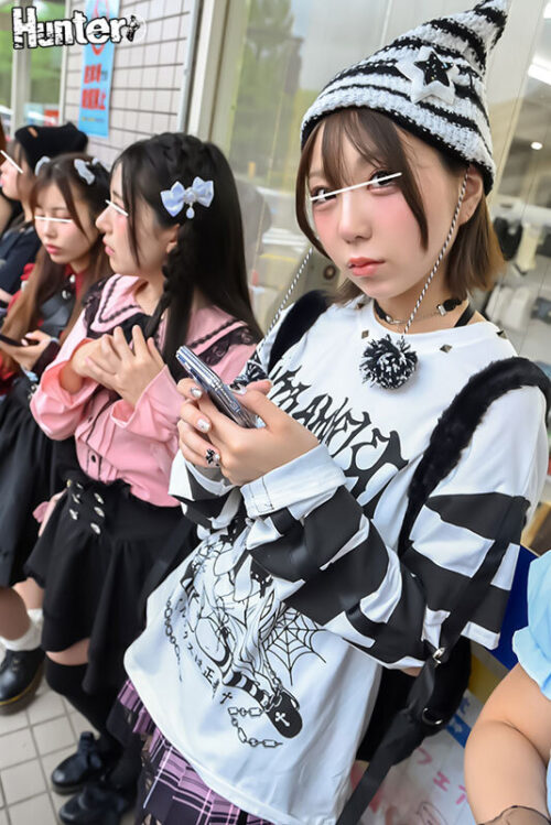 地雷系たちんぼ女子！交渉次第でNNOK！援交・割り切りする地雷系女子たちは最近公園で取り締まりが厳しくなったからとコンビニ前で立ちんぼ開始！貧困・推し活・暇つぶしと理由はそれぞれだけどお出かけついでに安心安全に活動中！？