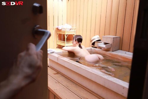 【VR】【8K】貸切温泉潜入、社員旅行中に朝勃ちレ×プ。数少ない後輩女性社員の濡れ髪と浴衣姿に…制限時間で大量膣奥射精