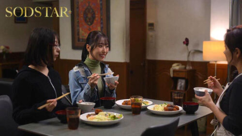 車中不倫 こんなオジサンでも娘の幼なじみ(19)にコクられて付き合うことになっちゃった!年の差なんと31歳!自宅ガレージで唾液を絡ませ汗ダクでちちくりあう 天神羽衣