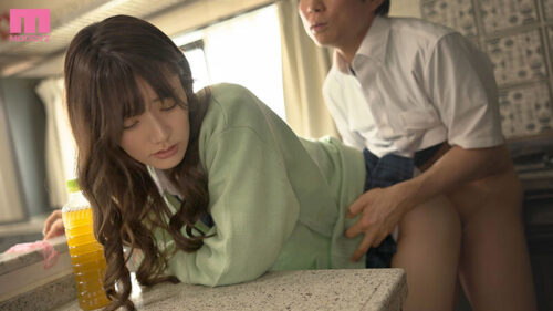 入り浸り幼馴染ギャルの無防備パンチラにド欲情。コンドーム箱を使い切るまで発情ピストンした童貞卒業ヲタク僕 宮下玲奈