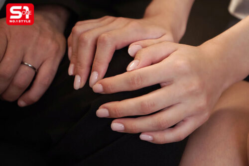 清楚可愛い教え子に誘惑された俺は、彼女の顔、声、肉体に耐えきれず…背徳に溺れて挿れまくったわいせつ性交 初美なのか