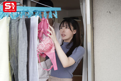 隣の団地妻がベランダにパンティを干す昼下がりは旦那不在のサインです。 黒島玲衣