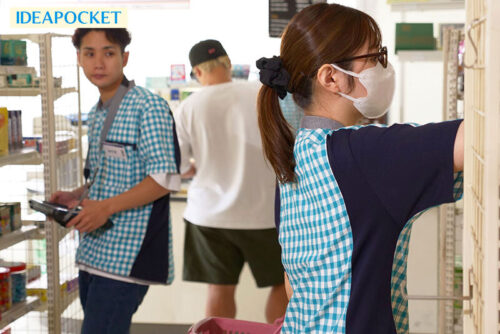 コンビニの年下バイトから女として求愛され 不倫にハマってしまった愛に飢える元タレント人妻 仲村みう