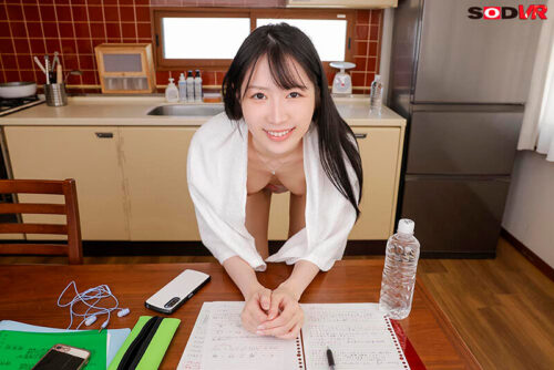 【VR】【8K】親の再婚でできた綺麗すぎる姉。目のやり場に困る無防備な格好でボクの童貞チ●ポはついつい反応してしまう 朝妃りお