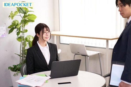 上京したてで友達のいない後輩社員と酔った勢いでお泊りすることに… 脱がせたら予想外のスリム巨乳で興奮しっぱなしの僕は一晩中ハメまくった 坂井美桜