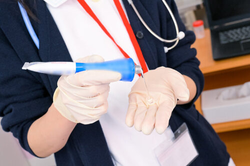 【VR】精液採取クリニックVR 精液採取に苦戦していたら美人看護師達が内緒で「オナニーのお手伝いしましょうか？」と言ってきた。