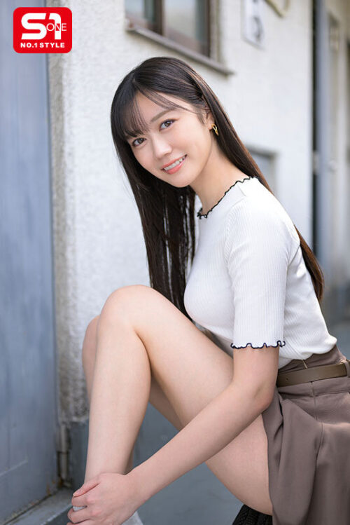 毎日アパートの廊下ですれ違う清楚可憐な女子大生の裏顔は大量媚薬に漬けられたガンギマリ発情娘 明日葉みつは