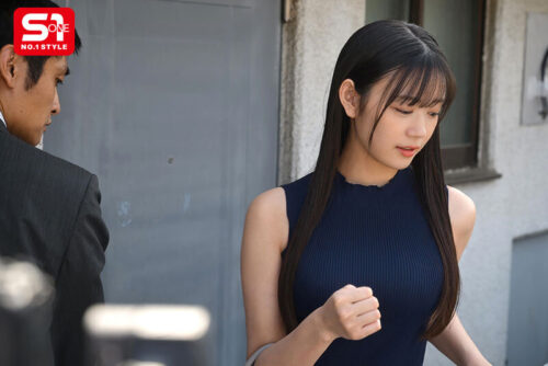 毎日アパートの廊下ですれ違う清楚可憐な女子大生の裏顔は大量媚薬に漬けられたガンギマリ発情娘 明日葉みつは