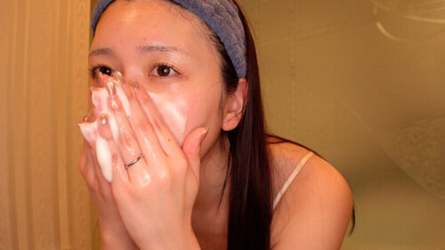 会社の飲み会で酔いつぶれた同じ部署の戸川なみさんをラブホで休ませたら酔った勢いで襲われて少し寝たら正気に戻ったけどSEXの気持ち良さが忘れられず翌朝まで何度も精飲と中出しをした