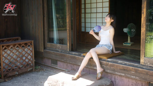 帰省先のド田舎で初恋お姉さんとの「おぼえたてH」にどハマりして1発、2発、3発と汗だくで何度も中出しした...忘れられない、夏。 東條なつ