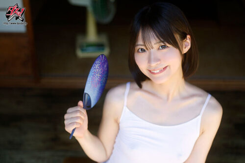 帰省先のド田舎で初恋お姉さんとの「おぼえたてH」にどハマりして1発、2発、3発と汗だくで何度も中出しした...忘れられない、夏。 東條なつ