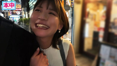 一度関係があった可愛いカフェ店員と3年ぶりに再会したら人妻になっていた。もう一度しないと誘ったら最初は断られたけど押しに弱いのは変わらずで… 1度だけの約束でホテルで朝までめちゃくちゃ中出ししまくった。初めての朝帰り不倫 東條なつ