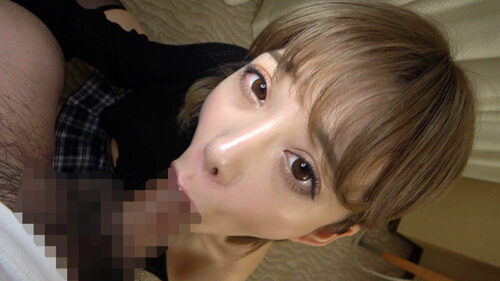 すんごいエロいフェラ顔でチ〇ポにしゃぶりつく！ドスケベすぎるP活娘に大量ザーメン口内射精！